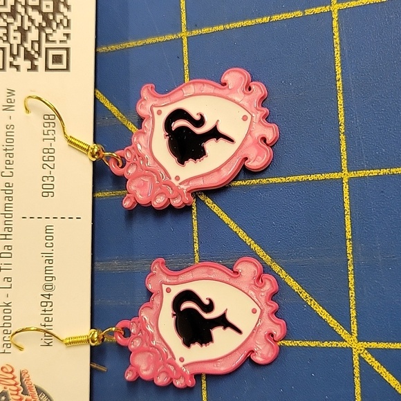 Barbie Dangle Earrings Pink - Picture 1 of 1
